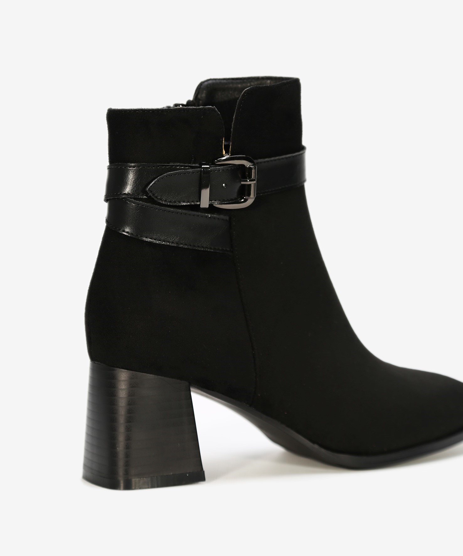 Botines negros tac&oacute;n hebilla image number null